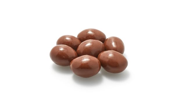 Yupik Milk Chocolate Covered Almonds 2.2 lb (35.2 oz)  Pack of 6 Kosher Whole Nuts Almonds Dipped in Fine Milk Chocolate Crunchy &amp Smooth Chocolate Candy Classic Sweet Snacks