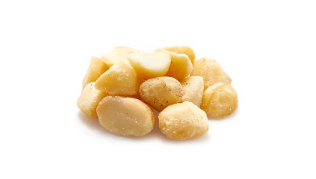 Yupik Macadamia Nuts Medium Pieces 2.2 lb (35.2 oz) Raw and Unsalted Gluten-Free and Kosher Unroasted Oil-Free Nuts with Creamy Flavor Source of Fiber Ideal for Baking Cooking and Healthy Sna