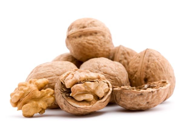 Raw California Walnuts In Shell – 4 lbs -Premium Quality Whole &amp Unsalted Walnuts By We Got Nuts – Natural Healthy Snack For The Whole Family – Oil-Free &amp Diet-Friendly Flavor – Air-Tight Rese