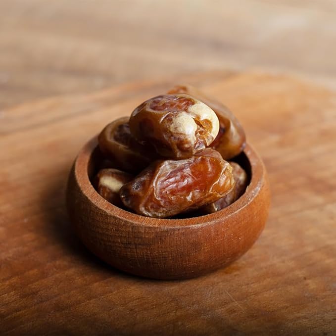 Sagee Dates Royal 2.2 LB - Exquisite Multi-Hued Delight from Saudi Arabia | Unique Flavor Profile | Perfect for Gifting and Snacking