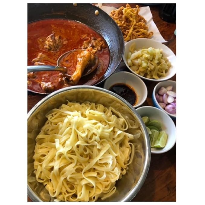 Mae Amporn Brand Khao Soi Cooking Set Khao Soi Curry Paste 100g + Khao Soi Dried Noodle 300g