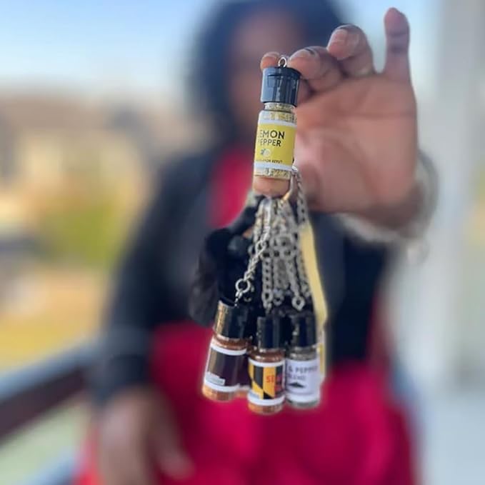 Mini Seasoning Bottles Keychain Seasoning Keychain on the Go 2025 New Upgrade Mini Flavor Keys Leak-Proof Design 10 Pcs Spice Keys for Foodies BBQ Travel