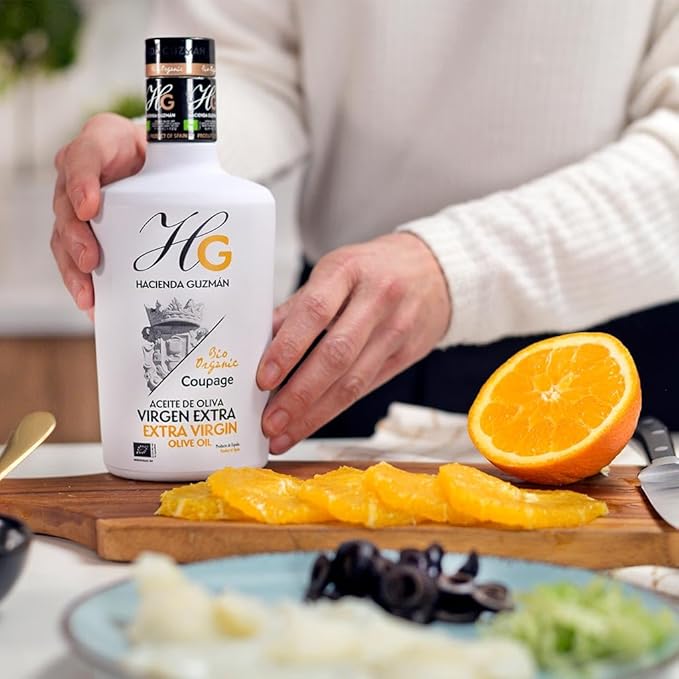 HACIENDA GUZMÁN - Extra Virgin Olive Oil Bio Mix of Manzanilla Hojiblanca and Arbequina Variety. Perfect for cooking baking and Salad Dressing. Available in 16.9 FL OZ (500 mL) Bottle.