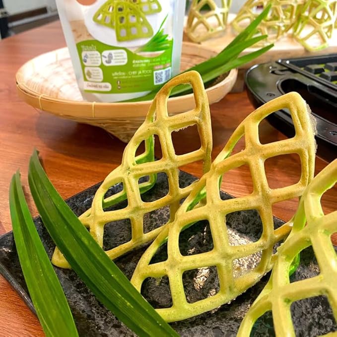 เชฟจ๋า Crispy Pandan Waffle Mix Fragrant Pandan Leaf Flavored Flour Base Easy Just-Add-Water Baking Blend for Traditional Honeycomb Waffles and Crispy Snacks (500g)