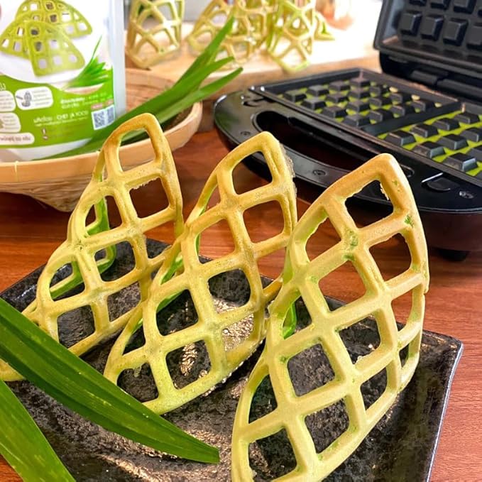 เชฟจ๋า Crispy Pandan Waffle Mix Fragrant Pandan Leaf Flavored Flour Base Easy Just-Add-Water Baking Blend for Traditional Honeycomb Waffles and Crispy Snacks (150g)
