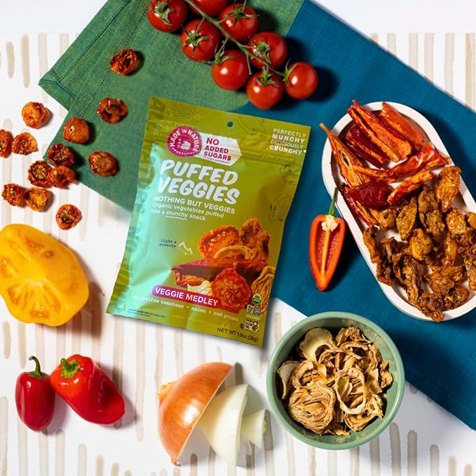Made In Nature Organic Puffed Fruit &amp Veggie Medley Duo Pack 1.1 Ounce Bag (Pack of 4) - Includes 2 Fruit Medley 2 Veggie Medley