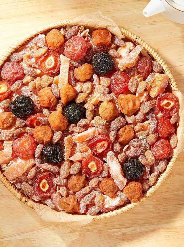 5 types of sweet and sour preserved plums 450g/can mixed with candied dried fruits black plums grape dried fruits Huameifruit snacks afternoon tea (1 can)