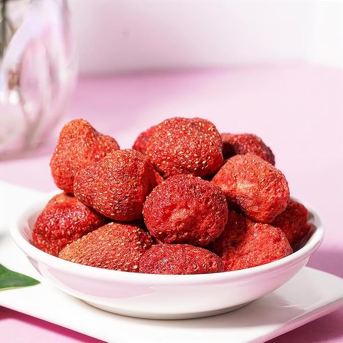 Sweet Post Freeze Dried Whole Strawberry - Crunchy Fruit Chips Snack - Dehydrated Strawberry - Fresh and Natural - Perfect for Snacking Salad and Yogurt 草莓脆 8 OZ