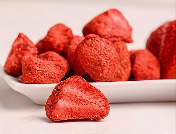 Sweet Post Freeze Dried Whole Strawberry - Crunchy Fruit Chips Snack - Dehydrated Strawberry - Fresh and Natural - Perfect for Snacking Salad and Yogurt 草莓脆 8 OZ