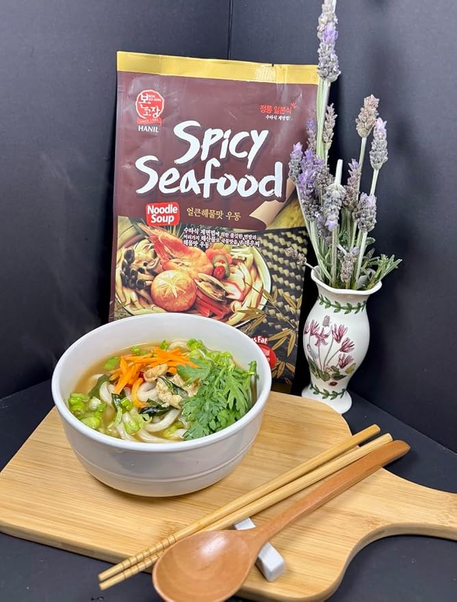 Bongojang Korean Noodle Soup Variety Pack Spicy Seafood and Deuchi Udon 2 Servings Each 98% Fat Free