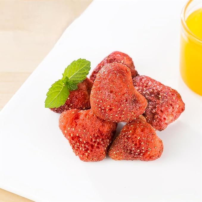 Sweet Post Freeze Dried Whole Strawberry - Crunchy Fruit Chips Snack - Dehydrated Strawberry - Fresh and Natural - Perfect for Snacking Salad and Yogurt 草莓脆 8 OZ
