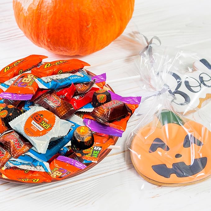Halloween Chocolate Candy Filled Pumpkin Bucket Candy Pre-filled Large Pumpkin Bucket Appr 80 Candie Treats Spooky Party Favor Bulk Candy Gift Kids Trick or Treat Bars Peanut Butter Cups Fangs
