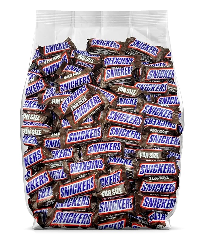 Snickers Fun Size Candy Bars - Individually Wrapped Chocolate Candy Bars - Bulk Snickers Candy Bars - Milk Chocolate Peanut and Caramel Snickers Bars - Bulk Candy (Pack of 65)