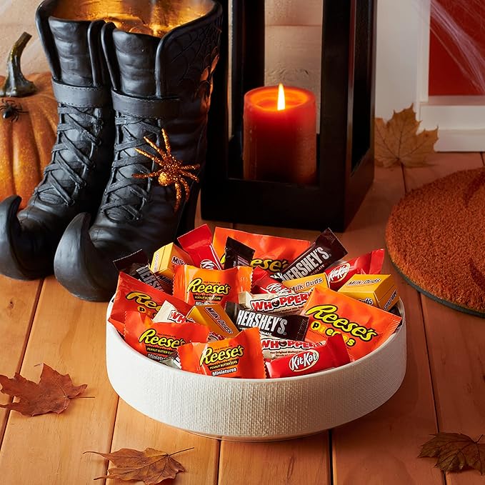 Hershey Assorted Flavored Miniatures Halloween Candy Variety Bag 70.31 oz (220 Pieces) (Pack of 2)