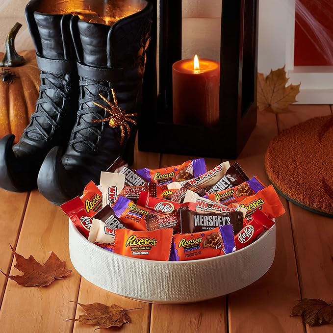 Hershey Assorted Chocolate Flavors Miniatures Halloween Candy Bulk Bag 46.17 oz (155 pieces)