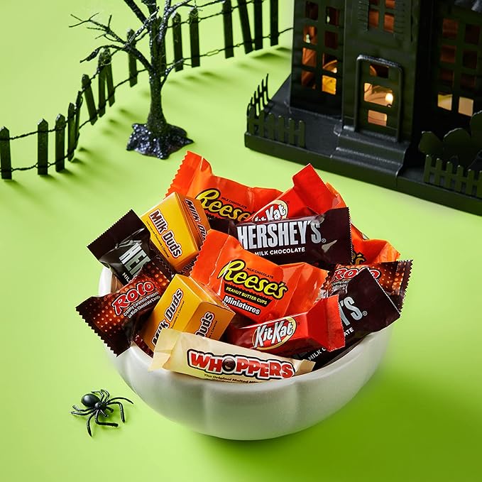 Hershey Miniatures Assorted Flavored Halloween Candy Bulk Bag 78.24 oz (275 Pieces) (Pack of 2)