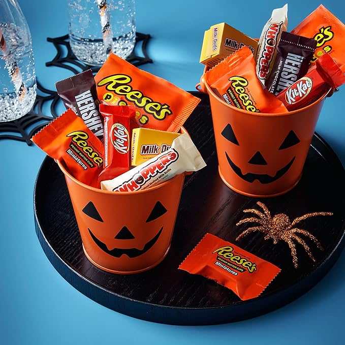 Hershey Assorted Flavored Miniatures Halloween Candy Variety Bag 70.31 oz (220 Pieces) (Pack of 2)