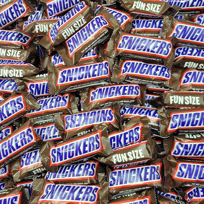 Snickers Fun Size Candy Bars - Individually Wrapped Chocolate Candy Bars - Bulk Snickers Candy Bars - Milk Chocolate Peanut and Caramel Snickers Bars - Bulk Candy (Pack of 65)