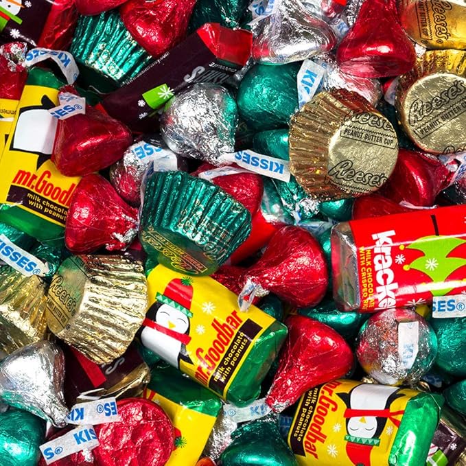 300pcs Christmas Candy Hershey Holiday Mix (5lbs - Approx. 300 pcs) - Miniatures Kisses and Peanut Butter Cups
