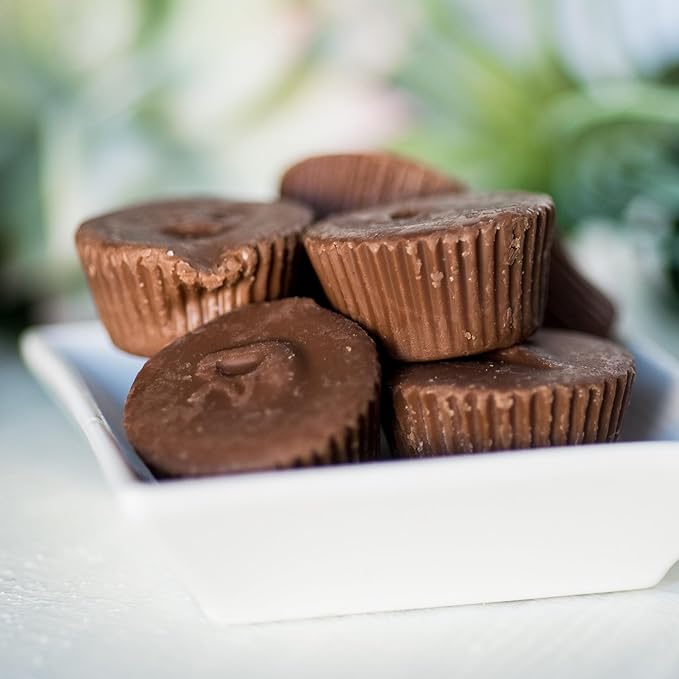 Yupik Mini Peanut Butter Cups 2.2 lb (35.2 oz) Kosher Milk Chocolate Goblets Peanut Butter Filling Smooth &amp Creamy Delicious Snacks Ideal for Baking Topping &amp Gifting