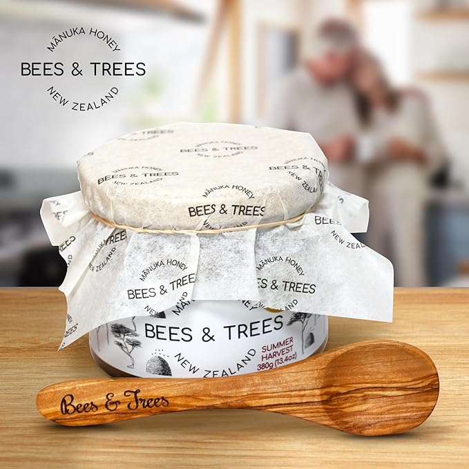 Bees &amp Trees Manuka Honey 550+ MGO – New Zealand Pure Monofloral Raw – Premium &amp Minimally Processed for Health Strength &amp Vitality – Unpasteurized Superfood in Gift Set - 380g (13.4oz)
