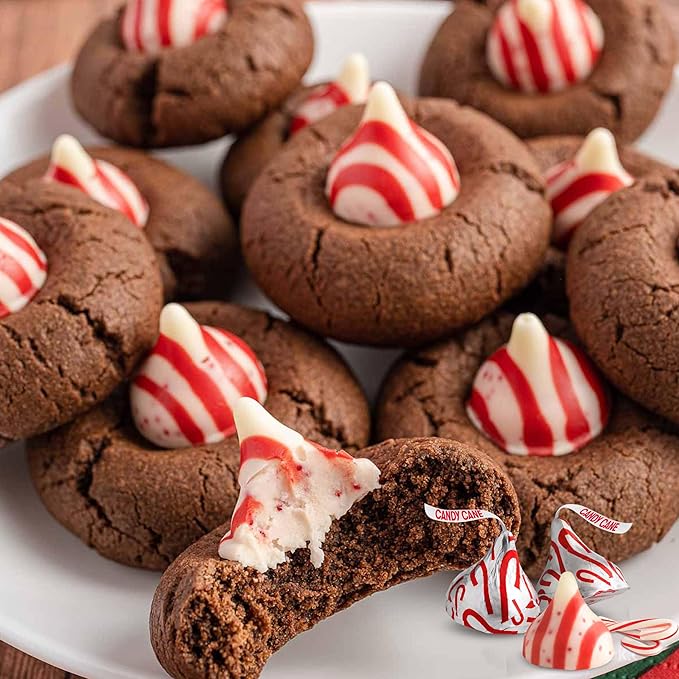 Christmas Hershey Candy Cane Kisses 2 Lbs Bulk Individually Wrapped Hershey Milk Chocolate Holiday Kisses with Candy Cane Bits Stocking Stuffer Candy Winter Celebration Gifts appx 200 Pieces