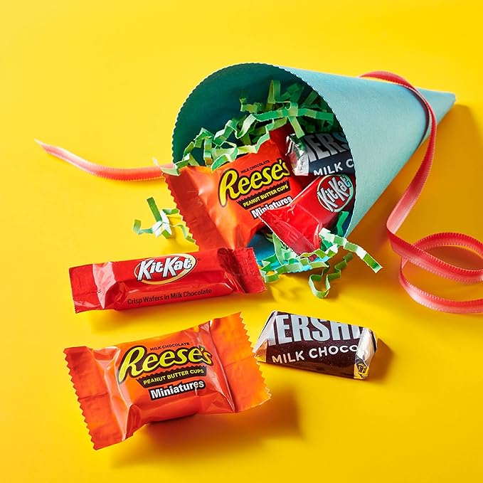 HERSHEY'S KIT KAT and REESE'S Assorted Milk Chocolate Candy Variety Bag 80.39 oz (265 Pieces)