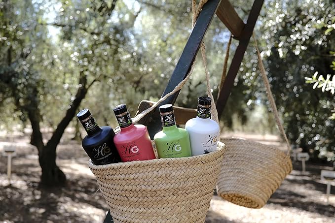 HACIENDA GUZMÁN - Extra Virgin Olive Oil Bio Mix of Manzanilla Hojiblanca and Arbequina Variety. Perfect for cooking baking and Salad Dressing. Available in 16.9 FL OZ (500 mL) Bottle.
