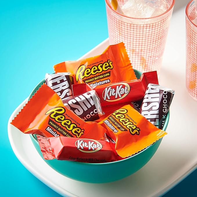 HERSHEY'S KIT KAT and REESE'S Assorted Milk Chocolate Candy Variety Bag 80.39 oz (265 Pieces)