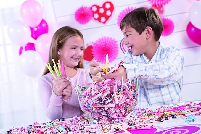 Fun Express Bulk Candy Variety Pack 1000 Pieces - Individually Wrapped Assorted Candy for Halloween Party Favors Pinata Stuffers &amp Goodie Bags | Premium Mix for Birthdays Carnivals &amp Parade