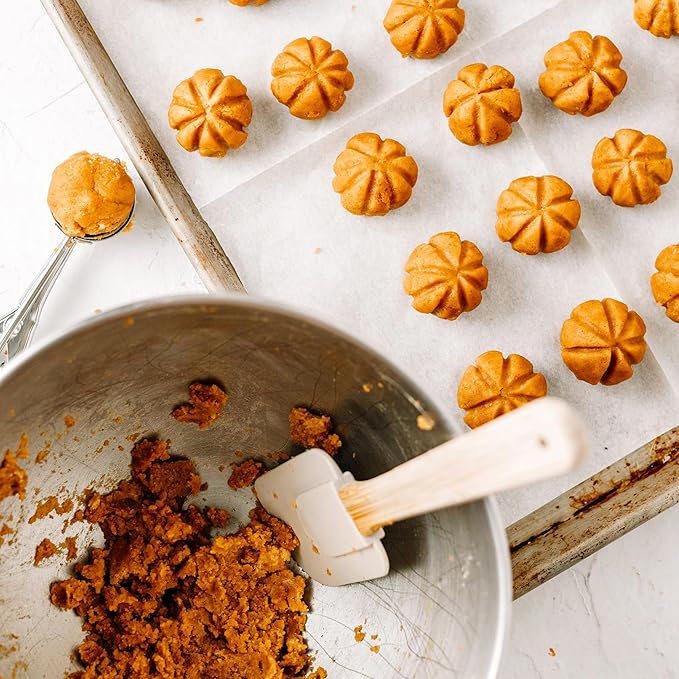 Bake Eat Love Pumpkin Cake Pops Baking Kit Pre-measured Ingredients with Pumpkin Puree Portion Scoop Instructions Makes 12-20 Servings Fall Dessert