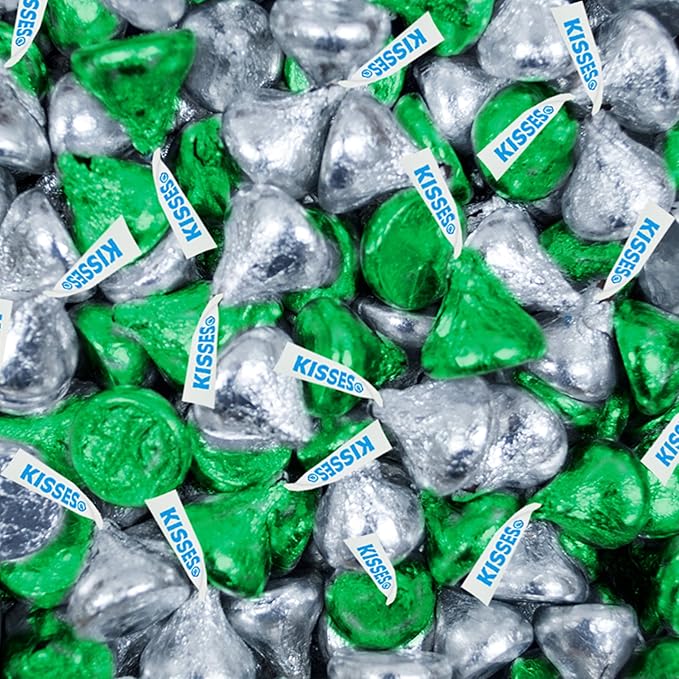 165 Pcs Green &amp Silver Candy Kisses Milk Chocolate (1.65 lbs)