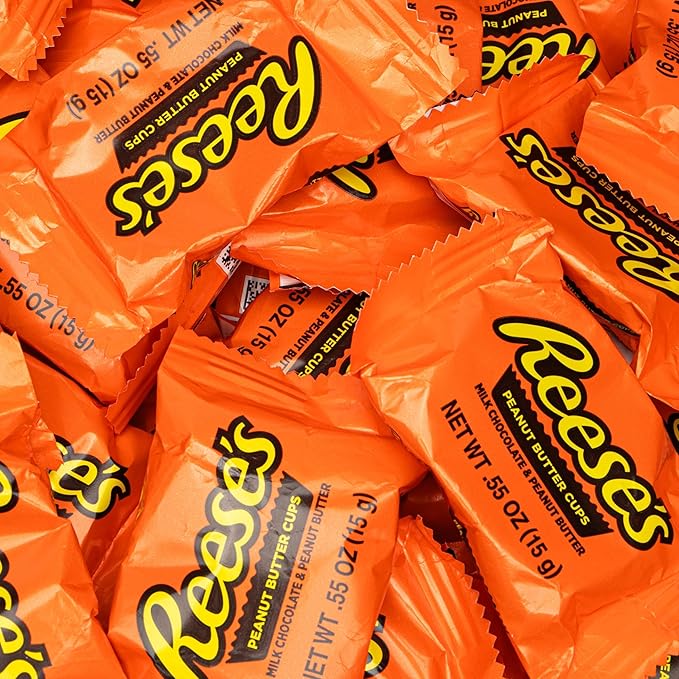 Reese’s Fun Size Candy 2 lb Bulk Pack Individually Wrapped Peanut Butter Candy Pieces Ideal for Parties Sharing and Everyday Snacking